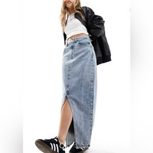 NWOT - ASOS Design denim midi skirt with split hem in Mid Blue. US size 6.